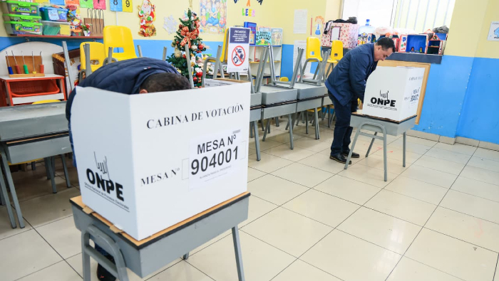 Eleição no Peru trava com 15 mil contestações e resultado oficial só sairá em maio