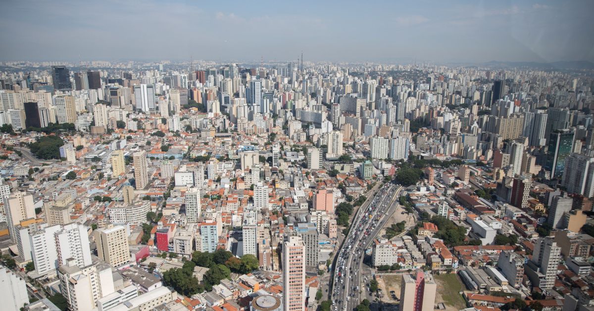 Temperatura em São Paulo superou média global no último século, diz estudo