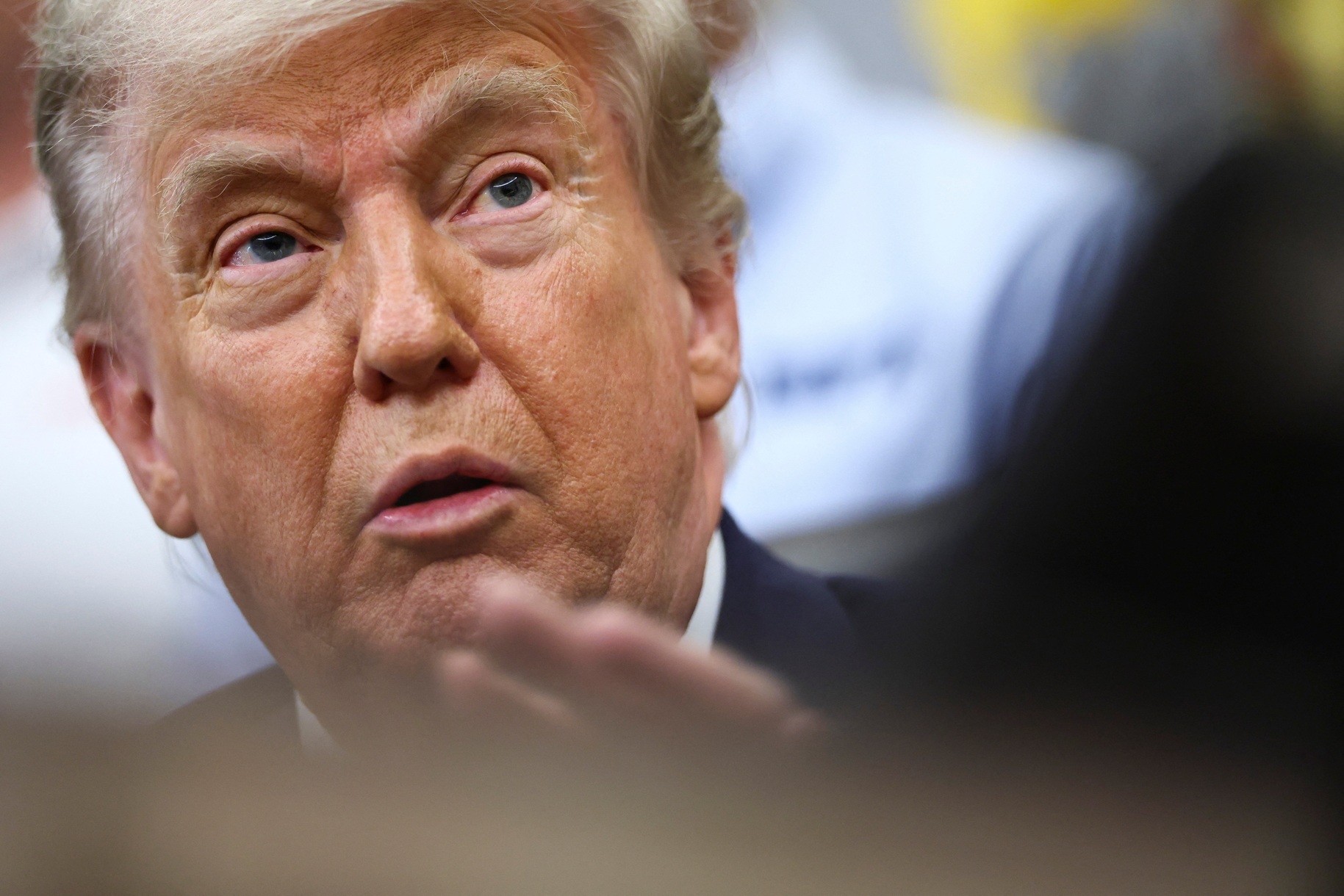Trump prevê acordo de paz no domingo; Irã questiona momento