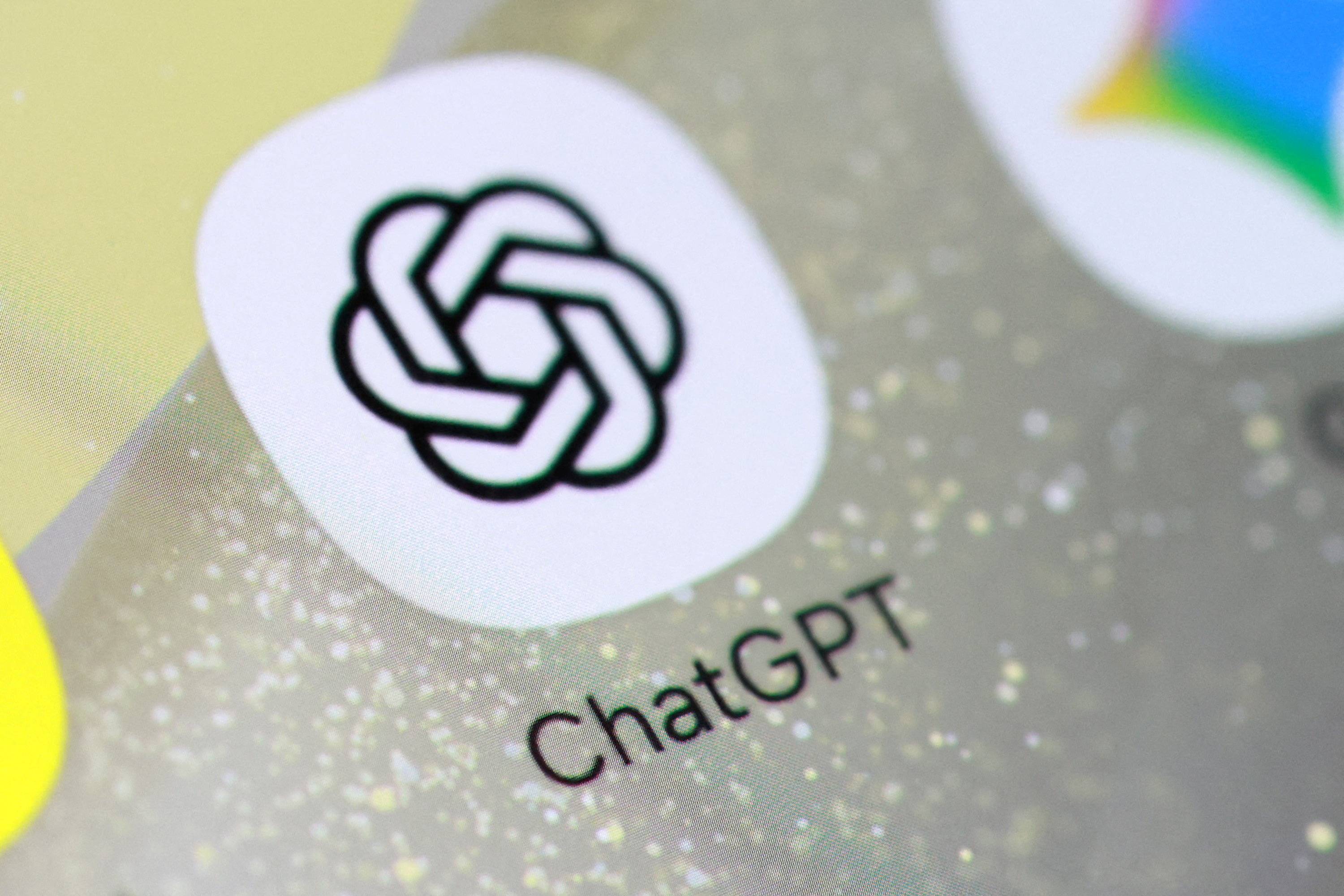 ChatGPT e Gemini são conhecidos por quase toda a população brasileira, aponta estudo